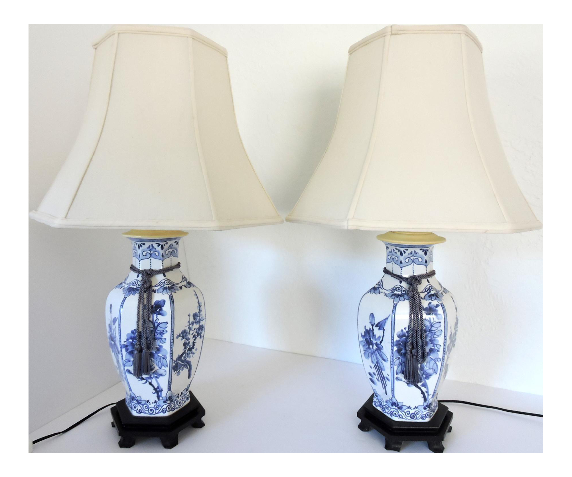 Vintage Blue White Porcelain Chinese Table Lamps A Pair within size 2006 X 1672